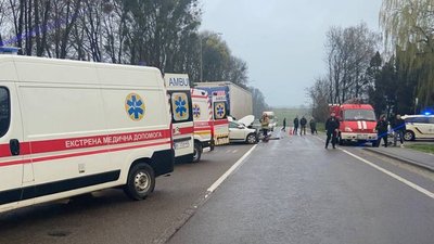 Аварія на трасі Київ-Чоп Аварія на трасі Київ-Чоп