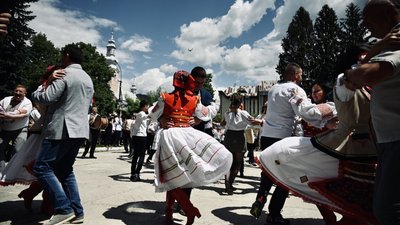 На Синевирському перевалі Закарпаття провели отари на полонину На Синевирському перевалі Закарпаття провели отари на полонину