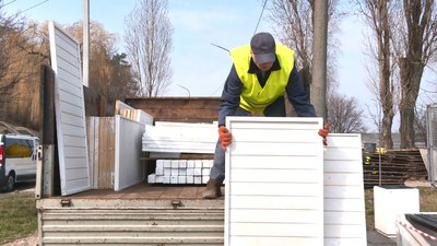 Готуються до сезону: у Черкасах оновлюють комунальні пляжі Готуються до сезону: у Черкасах оновлюють комунальні пляжі