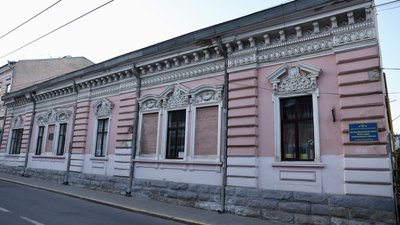 Будинок лікаря, найпрестижніша аптека та пологовий. Історії трьох будинків у Чернівцях Будинок лікаря, найпрестижніша аптека та пологовий. Історії трьох будинків у Чернівцях