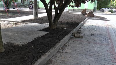 Стало відомо, скільки дворів цьогоріч облаштують комунальники у Франківську Стало відомо, скільки дворів цьогоріч облаштують комунальники у Франківську