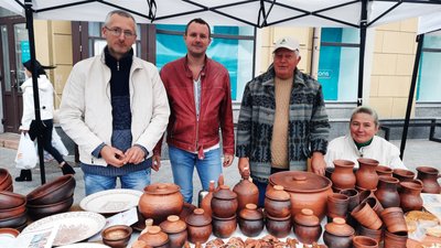 "Коло молодих митців" – у Житомирі презентували свої роботи майстри з 14 регіонів України "Коло молодих митців" – у Житомирі презентували свої роботи майстри з 14 регіонів України