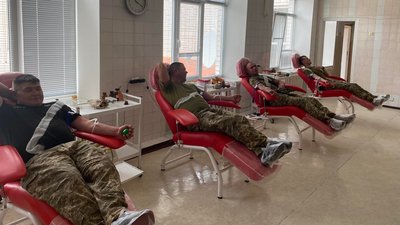 Житомирський обласний центр крові шукає донорів: оперативно треба поповнити запаси другої та третьої груп крові