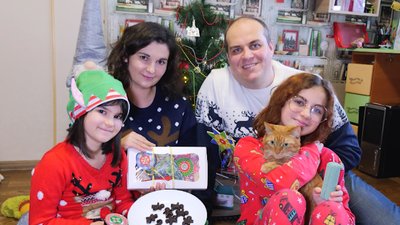 Власноруч виготовляють подарунки до Різдва — родина Лебедів з Сум. СУСПІЛЬНЕ | ЛЮДИ