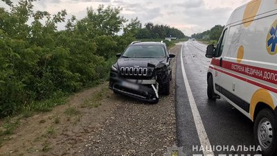 На Кременеччині перекинувся молоковоз, водій у лікарні На Кременеччині перекинувся молоковоз, водій у лікарні
