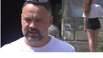 У Тернополі члени штабу протидії наркотикам замальовували написи-адреси на будинках У Тернополі члени штабу протидії наркотикам замальовували написи-адреси на будинках