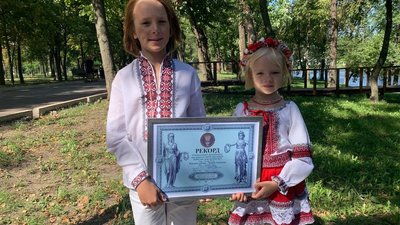 "Щоб війна скоріше закінчилась і ми жили під мирним небом". Історії дітей-волонтерів з Дніпра "Щоб війна скоріше закінчилась і ми жили під мирним небом". Історії дітей-волонтерів з Дніпра