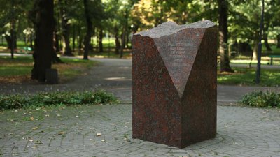 У Чернівцях оголосили публічні консультації щодо перенесення пам'ятника на честь загиблих правоохоронців: як долучитися