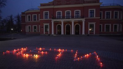 "Діти": у Кропивницькому вшанували пам'ять загиблих від авіаудару по Маріупольському театру "Діти": у Кропивницькому вшанували пам'ять загиблих від авіаудару по Маріупольському театру