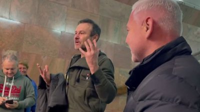 "Переможні концерти будуть і на "Металісті": Святослав Вакарчук заспівав у метро Харкова