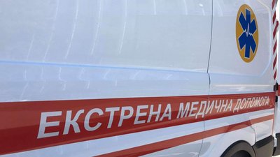 Двох людей з Валківського району госпіталізували — раніше їм діагностували пневмонію