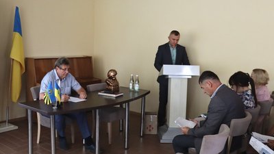 Одна з громад Тернопільщини отримала погруддя Шевченка у військовій амуніції Одна з громад Тернопільщини отримала погруддя Шевченка у військовій амуніції