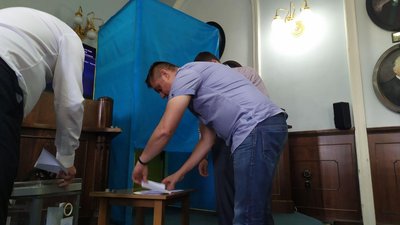 Лічильна комісія підраховує результати голосування Лічильна комісія підраховує результати голосування