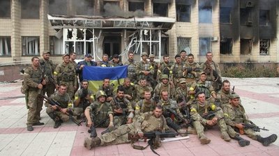 Операція зі звільнення міста тривала вісім годин. Загиблих серед українських військових не було, четверо захисників отримали поранення. Операція зі звільнення міста тривала вісім годин. Загиблих серед українських військових не було, четверо захисників отримали поранення.