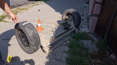 У Чернівцях на зупинці збили жінку, їй відірвало ногу У Чернівцях на зупинці збили жінку, їй відірвало ногу