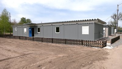 Громадянин Швейцарії власним коштом встановив модульне містечко в селі Красне на Чернігівщині Громадянин Швейцарії власним коштом встановив модульне містечко в селі Красне на Чернігівщині