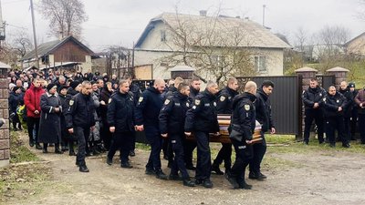 На Івано-Франківщині попрощалися з майором поліції Андрієм Кухарським На Івано-Франківщині попрощалися з майором поліції Андрієм Кухарським