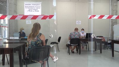 35 імунізованих в одному та жодного в іншому: як у Черкасах працюють нові центри вакцинації 35 імунізованих в одному та жодного в іншому: як у Черкасах працюють нові центри вакцинації