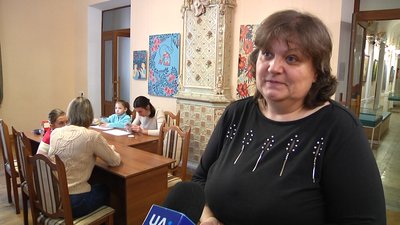 У Житомирі провели майстер-клас із декорування баночок для освяченої води У Житомирі провели майстер-клас із декорування баночок для освяченої води