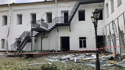 Реставрація великої зали та ремонт гримерок. Як миколаївський театр відновлюється після обстрілів Реставрація великої зали та ремонт гримерок. Як миколаївський театр відновлюється після обстрілів