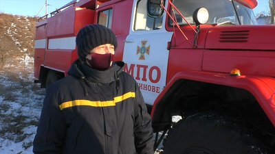 На Миколаївщині люди намагалися врятувати зграю лебедів На Миколаївщині люди намагалися врятувати зграю лебедів