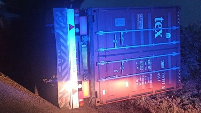 Дві ДТП на трасах Житомирщини: Hyundai зіткнувся з MAN, DAF з'їхав на узбіччя та перекинувся