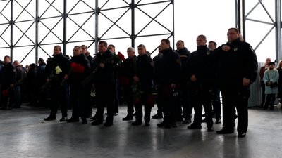 У Ніжині попрощалися з екіпажем гвинтокрилу, який загинув у авіакатастрофі в Броварах У Ніжині попрощалися з екіпажем гвинтокрилу, який загинув у авіакатастрофі в Броварах