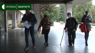 Ужгородські виборчі дільниці перевіряли на доступність людям з інвалідністю Ужгородські виборчі дільниці перевіряли на доступність людям з інвалідністю