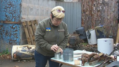 Криворізькі волонтери виробляють пічки для військових зі зламаних бойлерів та використаних балонів Криворізькі волонтери виробляють пічки для військових зі зламаних бойлерів та використаних балонів