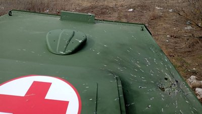 Бойовики обстріляли поблизу Маріуполя санітарне авто українських військових