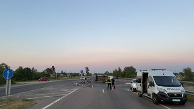 У ДТП на Волині загинув водій мікроавтобуса, ще четверо людей травмувалися У ДТП на Волині загинув водій мікроавтобуса, ще четверо людей травмувалися