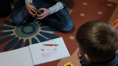 Наздоганяють шкільну програму та відвідують гуртки. Як на Буковині працює патронатна сім’я