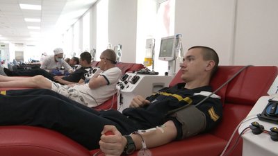 Курсанти університету цивільного захисту з Харкова, які навчаються в Черкасах, здали кров для армії