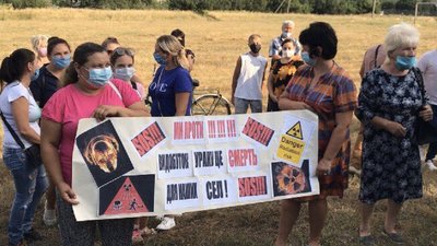 У селищі Миколаївка місцеві мешканці влаштували акцію протесту проти видобутку урану