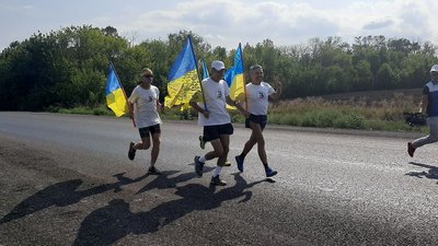 Учасники забігу "Схід і Захід разом" фінішували у Сєвєродонецьку Учасники забігу "Схід і Захід разом" фінішували у Сєвєродонецьку