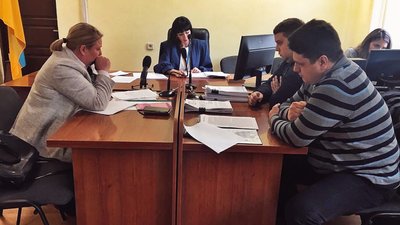 Підозрюваному у збуті наркотиків на Закарпатті обирають запобіжний захід