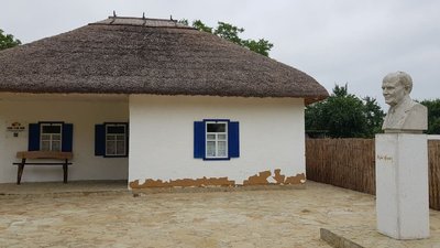 Відновлена садиба Остапа Вишні на Херсонщині: чому не приймає відвідувачів