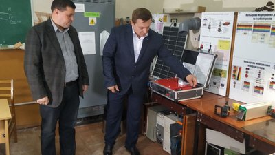 У луцькому виші виготовляють зарядні станції для військових У луцькому виші виготовляють зарядні станції для військових