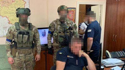 Брали хабарі за надання дозвільних документів: СБУ підозрює посадовців ДСНС Житомирщини в участі у корупційній схемі