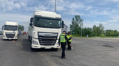 На Закарпатті понад п'ять тисяч водіїв вантажних автомолів скористалися послугою "Електронна черга" за 5 днів роботи На Закарпатті понад п'ять тисяч водіїв вантажних автомолів скористалися послугою "Електронна черга" за 5 днів роботи