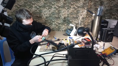 На Полтавщині представники громадської організації виготовляють дрони для бійців на фронт На Полтавщині представники громадської організації виготовляють дрони для бійців на фронт