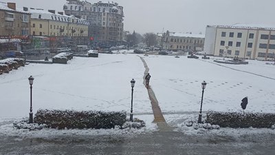 Прибирання снігу в березні 2024 року в Умані Прибирання снігу в березні 2024 року в Умані