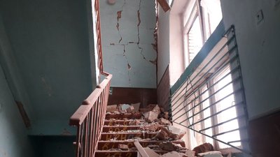 "Вони летіли прямо над нами". Російські війська зруйнували школу на Сумщині