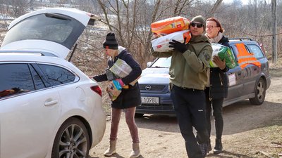 Волонтери з Польщі привезли допомогу у притулок для тварин "Дім Сірка" на Франківщину Волонтери з Польщі привезли допомогу у притулок для тварин "Дім Сірка" на Франківщину
