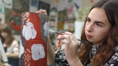 Майстриня з Кременчука декорує гільзи для допомоги ЗСУ Майстриня з Кременчука декорує гільзи для допомоги ЗСУ