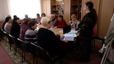 Що таке фейк, фактчекер та бот: у прикордонній громаді Чернігівщини проводять заняття з інформгігієни для пенсіонерів Що таке фейк, фактчекер та бот: у прикордонній громаді Чернігівщини проводять заняття з інформгігієни для пенсіонерів