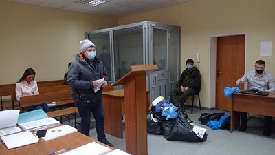 В полтавському суді розглядають справу щодо стрілянини біля кафе "Ботанік". Текстова трансляція В полтавському суді розглядають справу щодо стрілянини біля кафе "Ботанік". Текстова трансляція