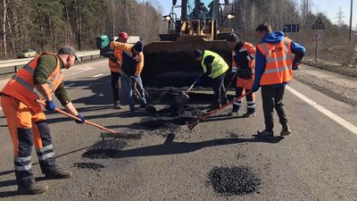 Ремонт одного з автошляхів на Волині