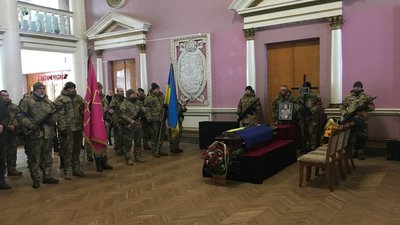 "Він завжди був за правду, за свободу" — у Сумах поховали військового Євгенія Маркарова "Він завжди був за правду, за свободу" — у Сумах поховали військового Євгенія Маркарова