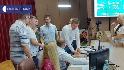 Сумські депутати звинуватили міського голову у підміні проєктів рішення Сумські депутати звинуватили міського голову у підміні проєктів рішення